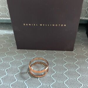 Authentic Daniel Wellington Elan Dual rose gold ring - size 58 (approx. 8.5)